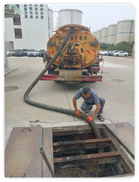 荣邦乡隔油池清掏