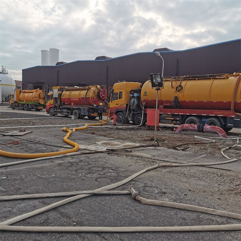 荣邦乡污水池清理