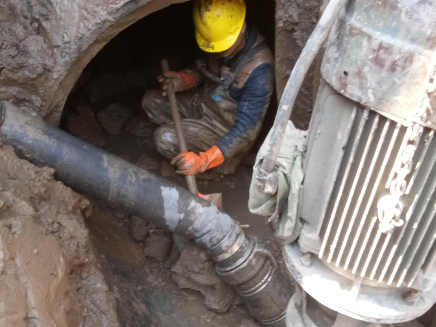 荣邦乡管道清淤