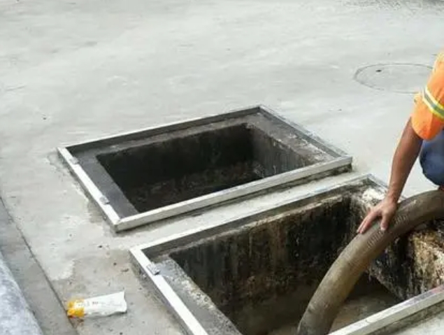 荣邦乡化粪池清理
